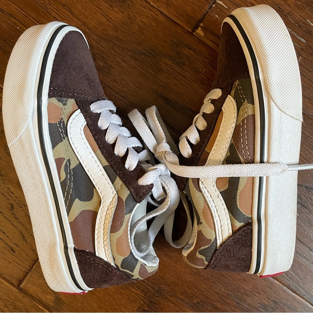 Vans Old Skool in brown and camouflage print. Size 10 1/2 in great condition!